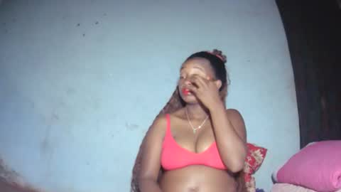 Snapshot of malinah01 chatting on 09/23/25, 05:21 malinah01 online show from 09/23/25, 05:21