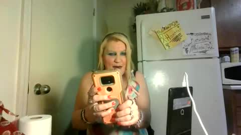 Snapshot of malinda702 chatting on 02/01/26, 04:33 malinda702 online show from 02/01/26, 04:33