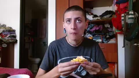 Snapshot of malitamuymal22 chatting on 02/19/26, 04:03 Malita online show from 02/19/26, 04:03