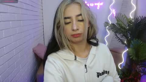 Malory  online show from 11/22/25, 11:31