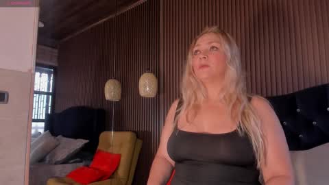 Snapshot of malorysweet chatting on 02/03/26, 12:21 MalorySweet online show from 02/03/26, 12:21