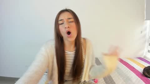 instagram  nueela   online show from 12/14/25, 09:41