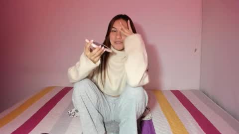 instagram  nueela   online show from 01/08/26, 12:24