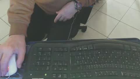 Snapshot of maly246 chatting on 01/13/26, 09:03 maly246 online show from 01/13/26, 09:03