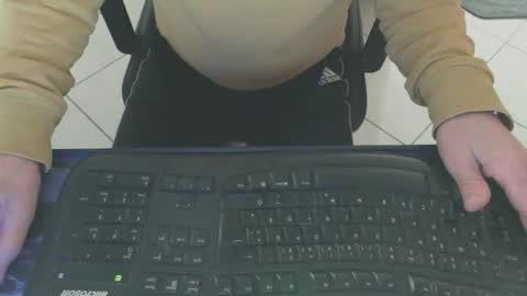 Snapshot of maly246 chatting on 02/14/26, 12:24 maly246 online show from 02/14/26, 12:24