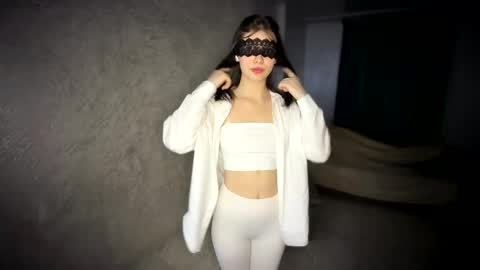 Snapshot of malymilara chatting on 05/14/26, 04:47 Elise Voss online show from 05/14/26, 04:47