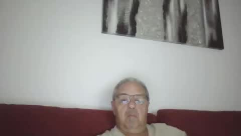 Snapshot of mambow99 chatting on 10/16/25, 12:44 OLDMANFREE online show from 10/16/25, 12:44