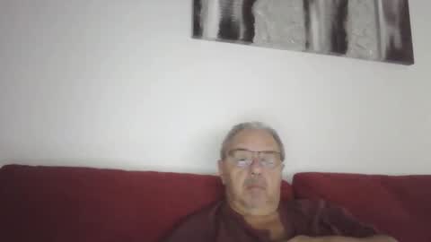 Snapshot of mambow99 chatting on 10/18/25, 08:31 OLDMANFREE online show from 10/18/25, 08:31
