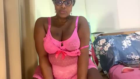 Snapshot of mamigilf66 chatting on 12/14/25, 01:00 mamigilf66 online show from 12/14/25, 01:00