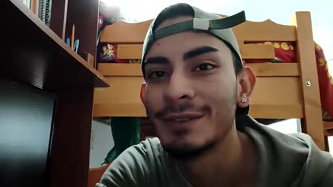 Snapshot of mamm7772024 chatting on 12/17/25, 09:32 Mickey online show from 12/17/25, 09:32