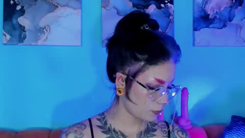   online show from 11/19/25, 05:02