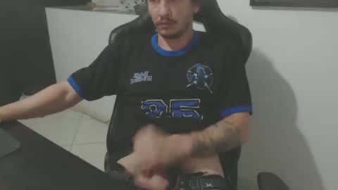 Snapshot of mamute23 chatting on 01/07/25, 01:06 BigBrazilianCock online show from 01/07/25, 01:06