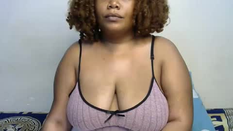 mamuuu_ online show from 12/15/25, 08:40