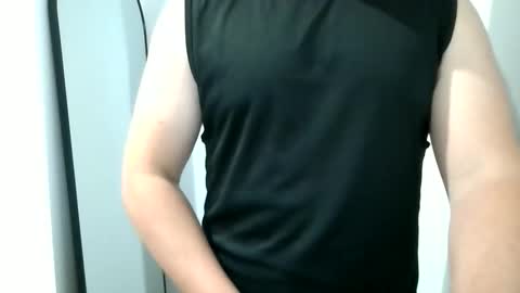 Snapshot of manbroadcasting001 chatting on 03/15/26, 01:06 manbroadcasting001 online show from 03/15/26, 01:06