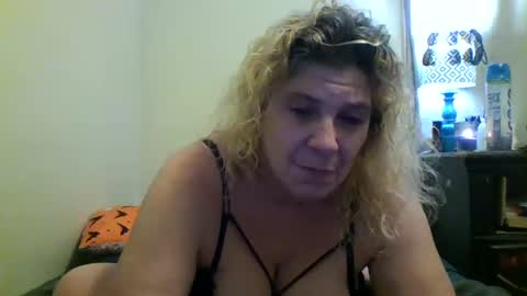 Snapshot of mandilube39 chatting on 12/14/24, 08:34 mindy22 online show from 12/14/24, 08:34