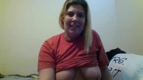 Snapshot of mandilube39 chatting on 12/20/24, 02:49 mindy22 online show from 12/20/24, 02:49