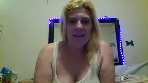 Snapshot of mandilube39 chatting on 02/06/25, 07:56 mindy22 online show from 02/06/25, 07:56