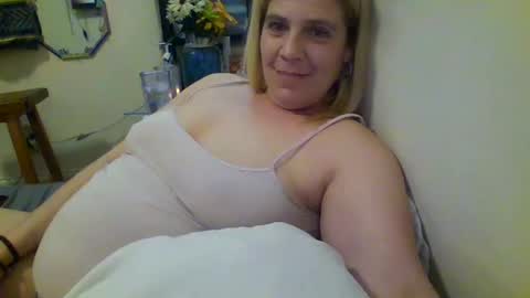 Snapshot of mandilube39 chatting on 03/11/25, 03:48 mindy22 online show from 03/11/25, 03:48