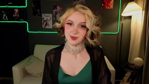 Luna online show from 04/29/26, 10:16