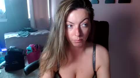 Snapshot of mandybabyxxx chatting on 04/21/26, 11:51 MandyBabyXXX online show from 04/21/26, 11:51
