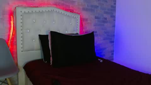 Snapshot of mandylee_ chatting on 10/20/25, 12:16 MANDY online show from 10/20/25, 12:16