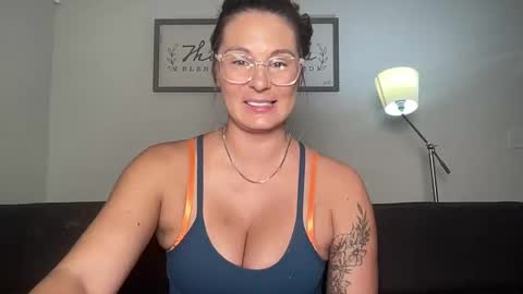 Snapshot of mandyrheaa chatting on 11/10/25, 02:10 Mandy online show from 11/10/25, 02:10