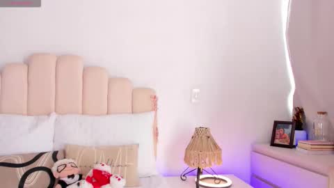 Snapshot of manelyk_10 chatting on 11/09/25, 02:04 online show from 11/09/25, 02:04