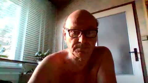 Snapshot of manes5858 chatting on 03/19/26, 05:44 manes5858 online show from 03/19/26, 05:44