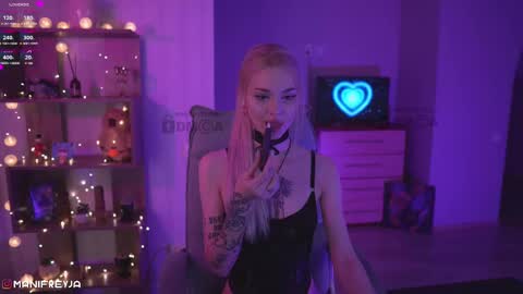 Snapshot of manifreyja chatting on 02/10/25, 07:07 Amelie online show from 02/10/25, 07:07