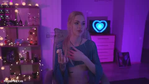 Snapshot of manifreyja chatting on 02/12/25, 01:19 Amelie online show from 02/12/25, 01:19