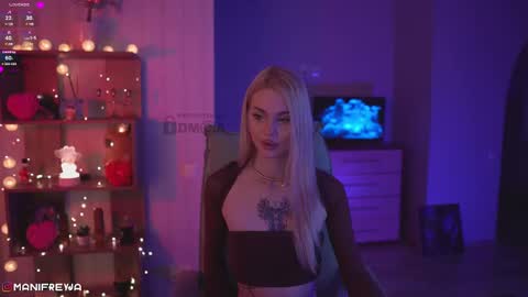 Snapshot of manifreyja chatting on 02/13/25, 08:55 Amelie online show from 02/13/25, 08:55