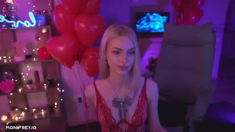 Snapshot of manifreyja chatting on 02/15/25, 02:15 Amelie online show from 02/15/25, 02:15