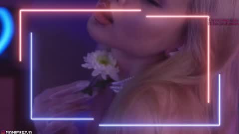 Snapshot of manifreyja chatting on 02/16/25, 06:32 Amelie online show from 02/16/25, 06:32