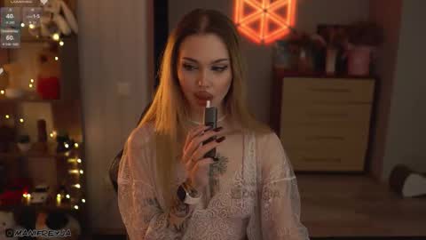 Snapshot of manifreyja chatting on 10/01/25, 11:33 Amelie online show from 10/01/25, 11:33