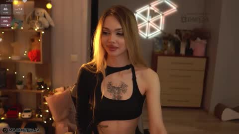 Snapshot of manifreyja chatting on 10/11/25, 08:40 Amelie online show from 10/11/25, 08:40