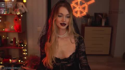 Snapshot of manifreyja chatting on 10/24/25, 08:38 Amelie online show from 10/24/25, 08:38