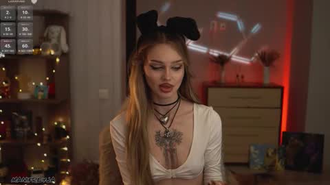 Snapshot of manifreyja chatting on 11/18/25, 10:36 Amelie online show from 11/18/25, 10:36