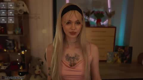 Snapshot of manifreyja chatting on 03/08/26, 06:44 Amelie online show from 03/08/26, 06:44