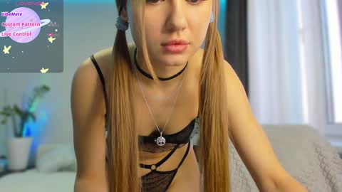 Snapshot of manita_misti chatting on 01/08/25, 09:00 Manita online show from 01/08/25, 09:00