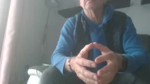 Snapshot of manngrossbite chatting on 12/12/24, 01:39 manngrossbite online show from 12/12/24, 01:39