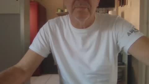 Snapshot of manngrossbite chatting on 02/06/25, 10:15 manngrossbite online show from 02/06/25, 10:15