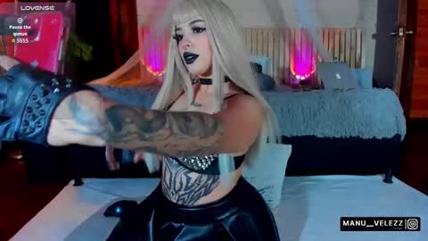 Snapshot of manu_nyx chatting on 11/26/25, 02:56 manu velezz Help me to get to 100 thumbs ups Tip 25tks Rate me online show from 11/26/25, 02:56