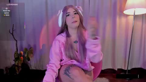 Snapshot of manu_nyx chatting on 02/15/26, 07:38 manu velezz Help me to get to 100 thumbs ups Tip 25tks Rate me online show from 02/15/26, 07:38