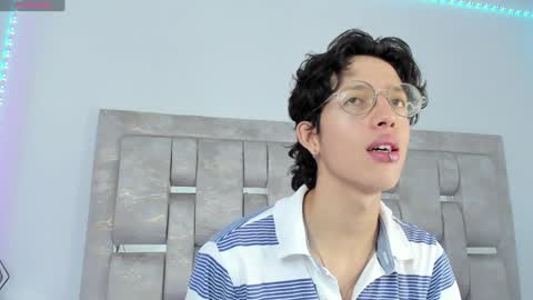Snapshot of manu_vera8 chatting on 12/21/24, 11:55 Manuel online show from 12/21/24, 11:55