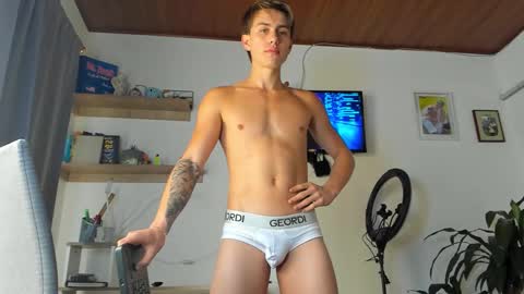 manucute 23  online show from 12/22/25, 02:36