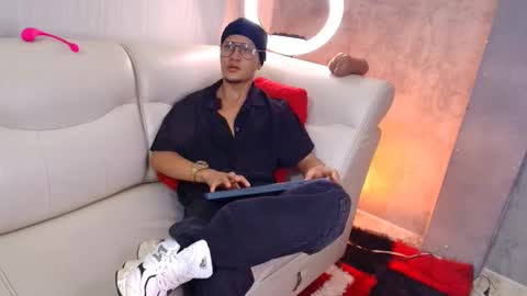 Manuel online show from 03/15/26, 03:07