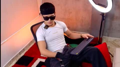 Manuel online show from 03/16/26, 10:03