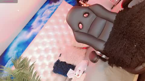 Snapshot of manuela_kingsley chatting on 03/04/25, 11:19 Manuela Kingsley online show from 03/04/25, 11:19