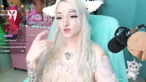 Snapshot of manuela_unicorn chatting on 01/20/25, 02:57 Manuela online show from 01/20/25, 02:57