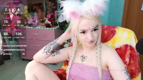 Snapshot of manuela_unicorn chatting on 02/04/25, 11:27 Manuela online show from 02/04/25, 11:27